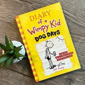 📚 3/$25 BOOKS!! 📚 Diary of a Wimpy Kid Dog Days book 4 by Jeff Kinney